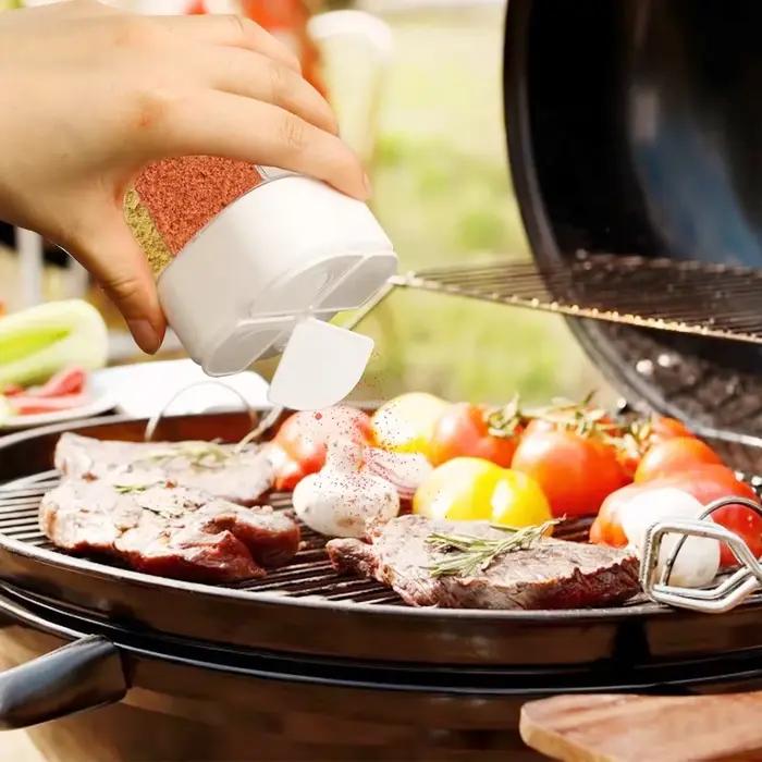 Pot à épices de camping 4-en-1 avec couvercle, distributeur transparent à 4 compartiments pour la cuisine en extérieur, barbecue, sel et poivre