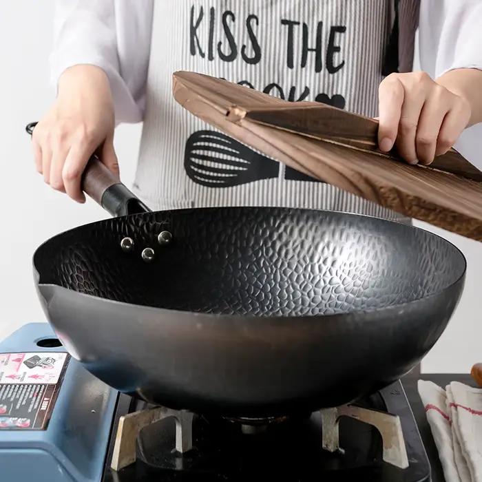 Wok artisanal en fer de 32cm