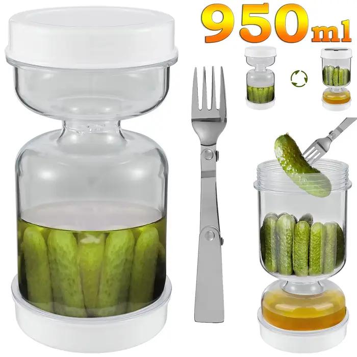 Pot de cornichons avec fourchettes