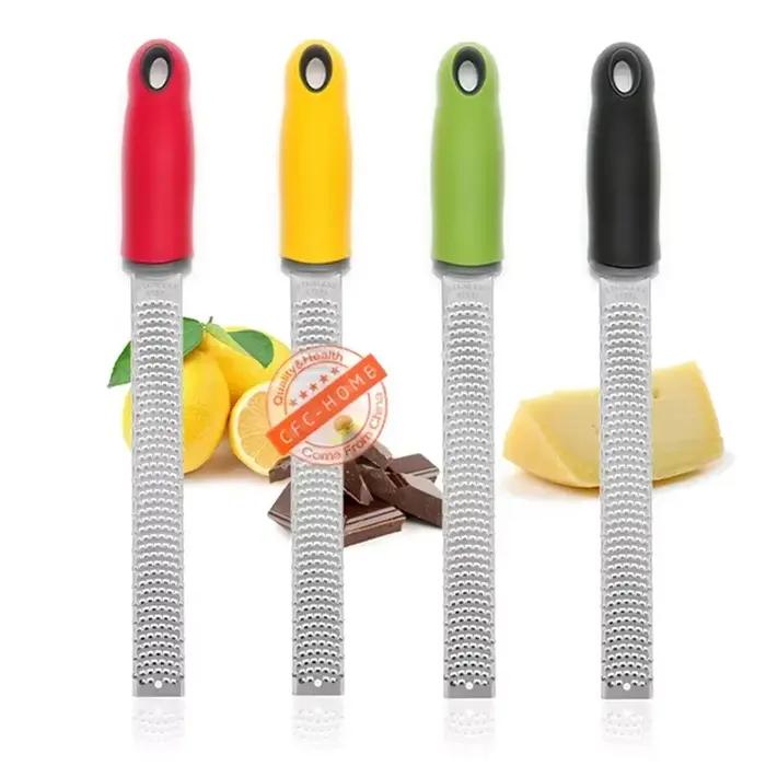 Râpe à fromage polyvalente et zesteur d'agrumes pour parmesan