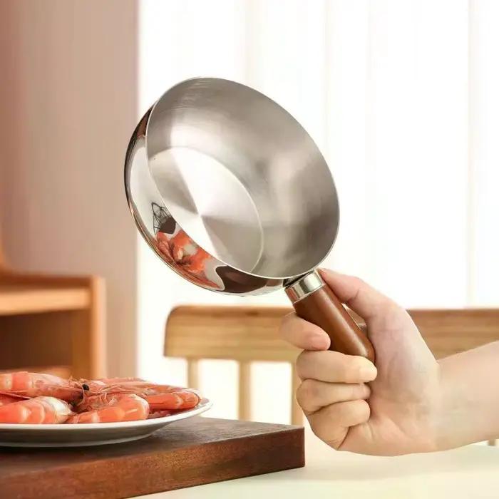 Marmite à lait en acier inoxydable avec manche en bois pour cuire des œufs et chauffer du lait, modèle compact, durable et facile à entretenir pour la cuisine et les occasions spéciales