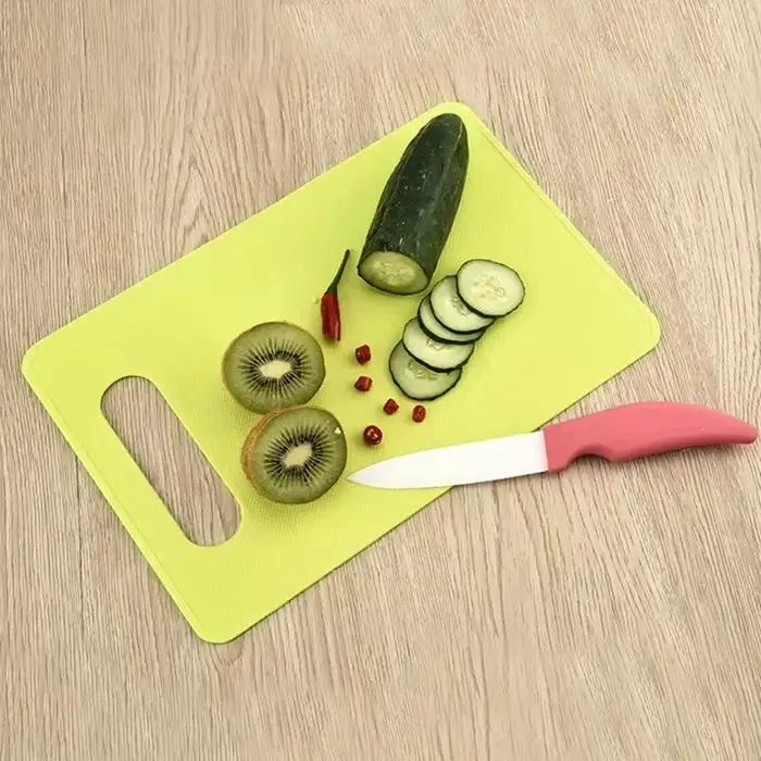 Planche à découper en plastique colorée pour fruits et légumes blocs de hachage modernes pour cuisine et préparation alimentaire occassions spéciales et cadeaux