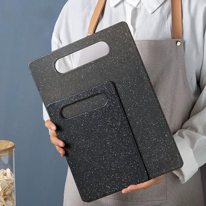 Planche à découper carrée en plastique pour usage domestique