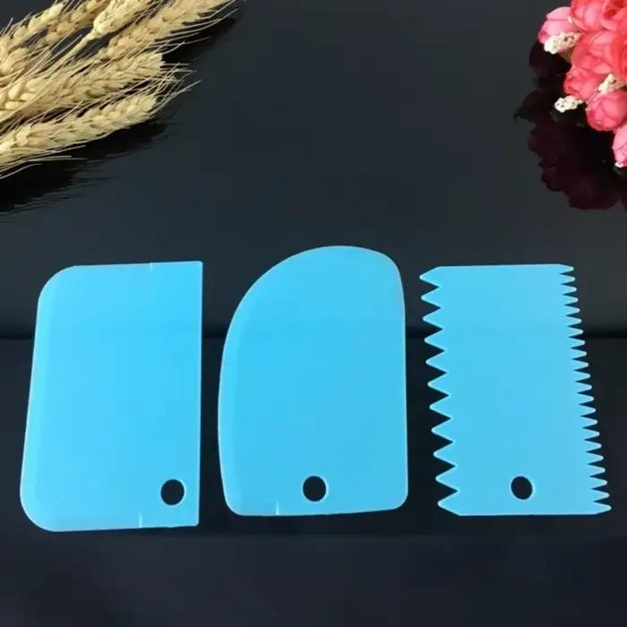 Grattoir à gâteaux en plastique