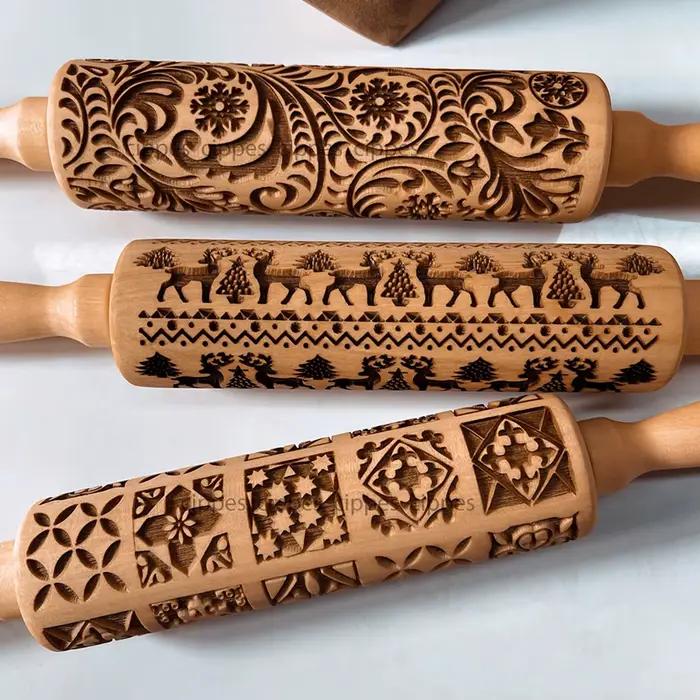 Rouleau à pâtisserie de noël avec motifs de fleurs de renne