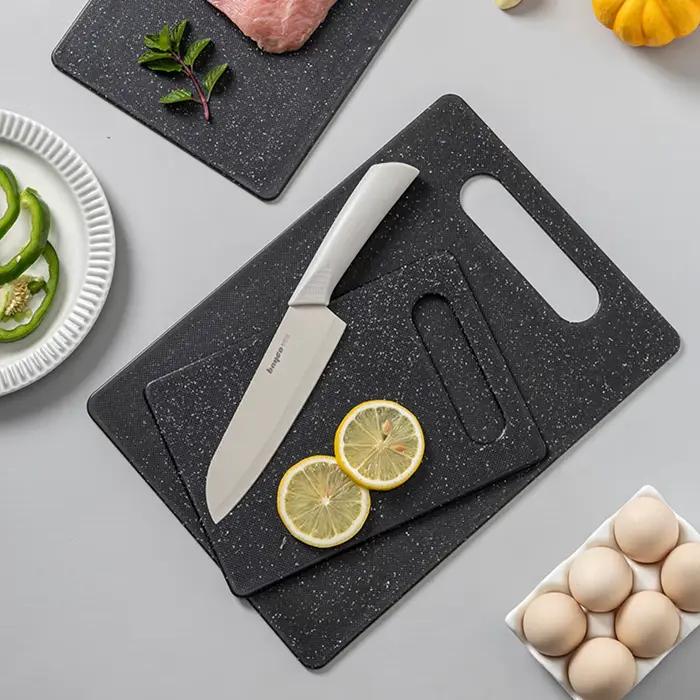Planche à découper carrée en plastique pour usage domestique