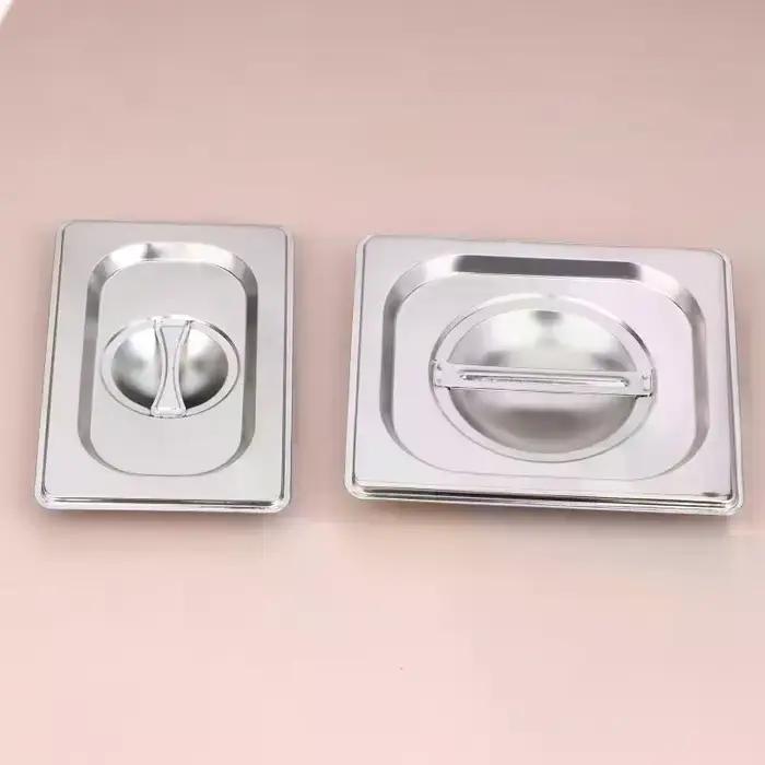 Couvercles à encoches en acier inoxydable avec poignée et verrouillage pour bacs alimentaires 1/9