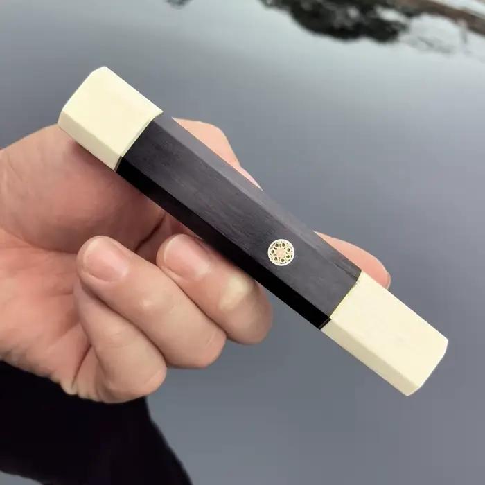Couteau octogonal japonais en bois noir