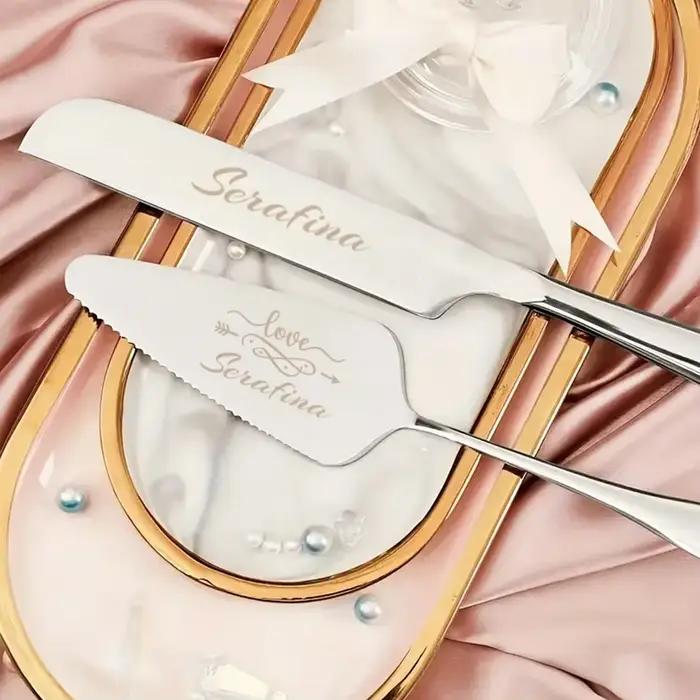 Ensemble de couteaux à gâteau personnalisés avec le nom des couples en acier inoxydable