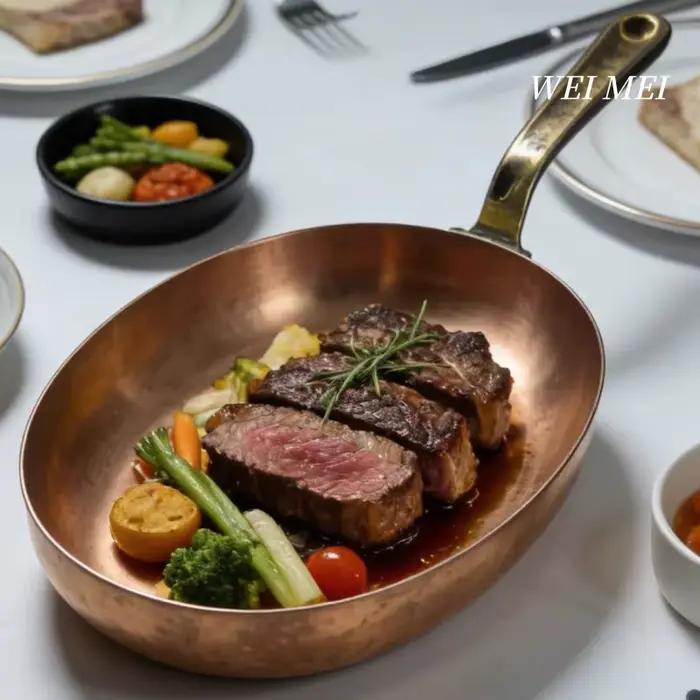 Poêle à steak elliptique vintage en cuivre artisanal pour cuisine rétro et préparation de viandes et œufs frits occasions spéciales