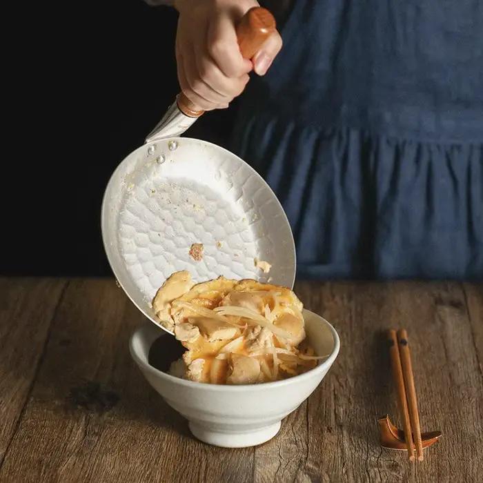 Poêle à frire à manche droit de cuisine japonaise avec couvercle