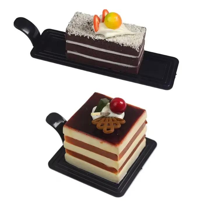 Ensemble de présentoirs à gâteaux en carton doré