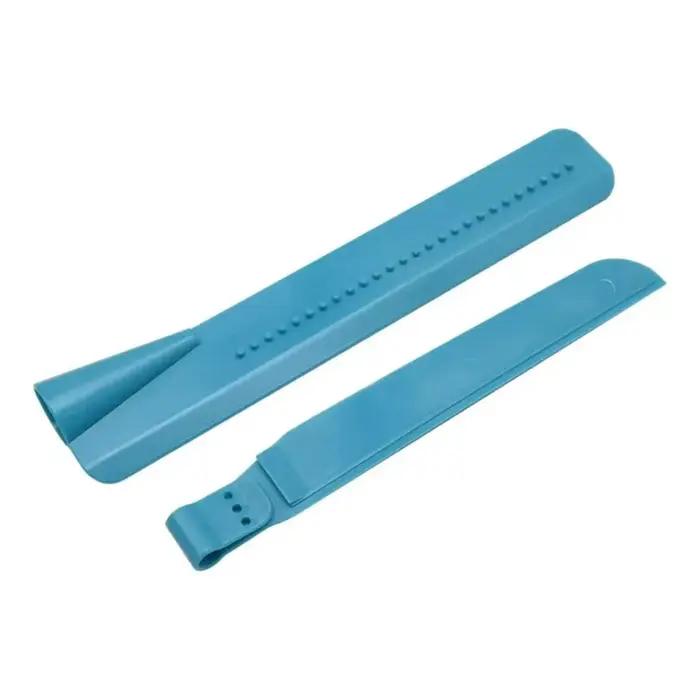 Grattoir à gâteau bleu pour fondants lisses et surfaces uniformes outil de chef de cuisine pour amateurs et professionnels occasions spéciales pâtisserie gâteau fondant texture impeccable chef d'oeuvre
