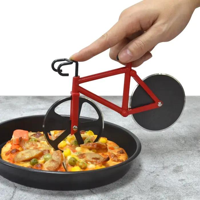 Couteau à pizza en acier inoxydable en forme de vélo à deux roues