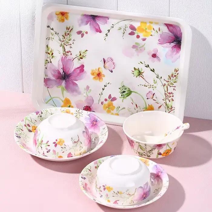Ensemble de vaisselle en porcelaine avec motifs floraux en plusieurs couleurs pour usage domestique et occasions spéciales