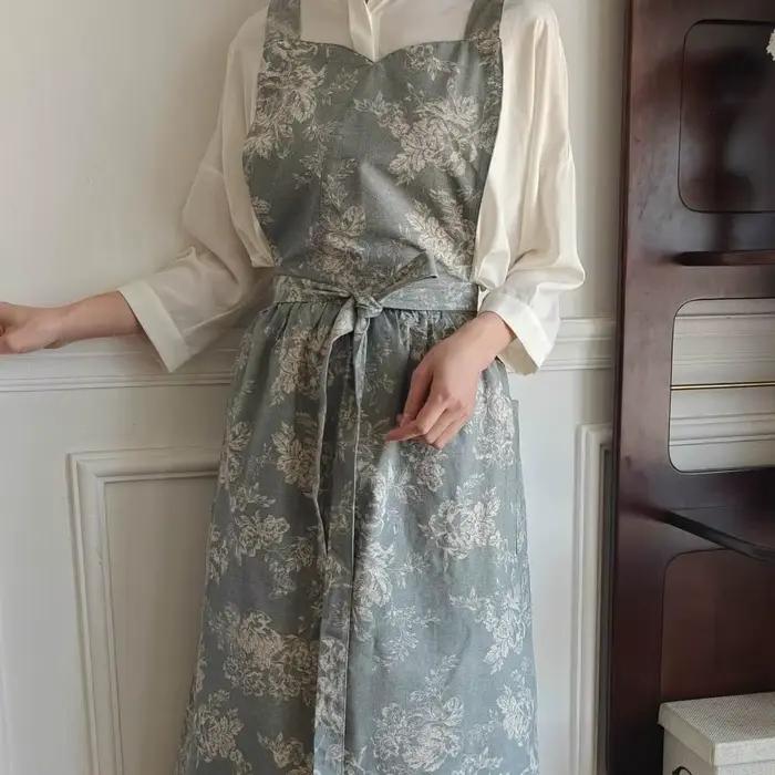 Tablier de cuisine élégant et Portable, exquis avec poches, tablier de nettoyage, dos croisé, doux, pour femmes