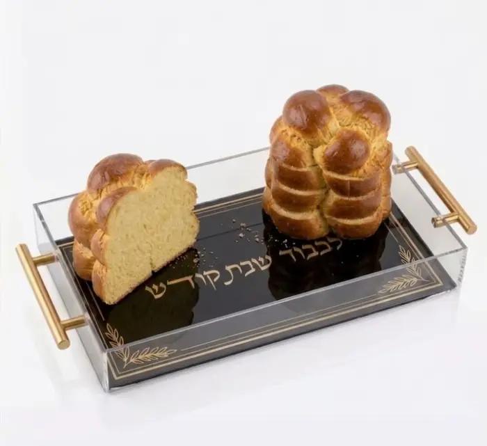 Élégant plateau rectangulaire en acrylique transparent pour la challah du Shabbat