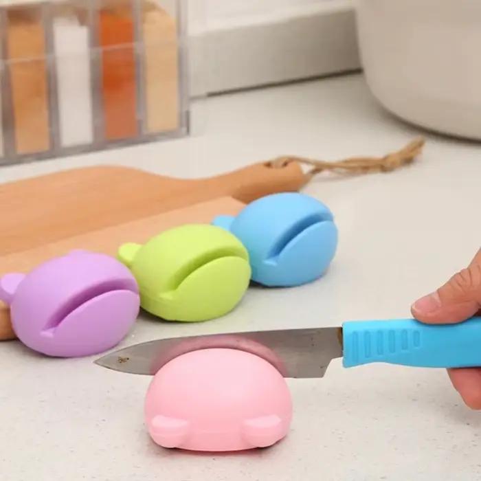 Mini grenouille portable aiguiseur de couteaux pierre à aiguiser rapide pour couteaux et ciseaux de cuisine en forme de dessin animé pour cuisiniers amateurs et professionnels