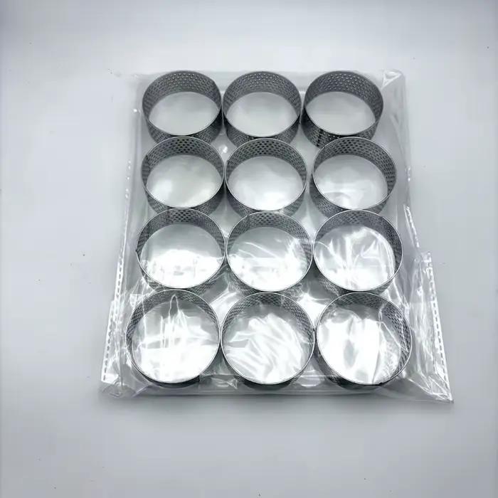 Ensemble de 12 anneaux à tarte ronds en acier inoxydable - Moules perforés pour mousses et desserts, emporte-pièces, moules à tarte aux fruits