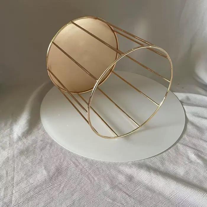 Supports à gâteaux dorés