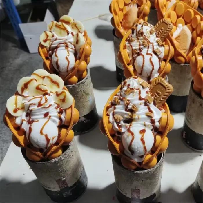 Sauce Caramel banane Biscuit chocolat blanc cuillère de crème glacée garniture miette biscuits bulle gaufre modèle alimentaire affichage personnalisé