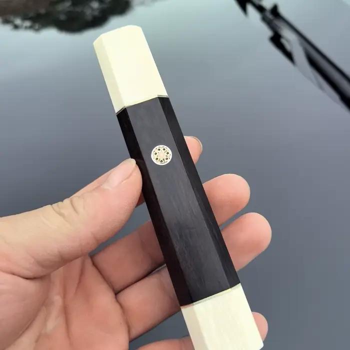 Couteau octogonal japonais en bois noir