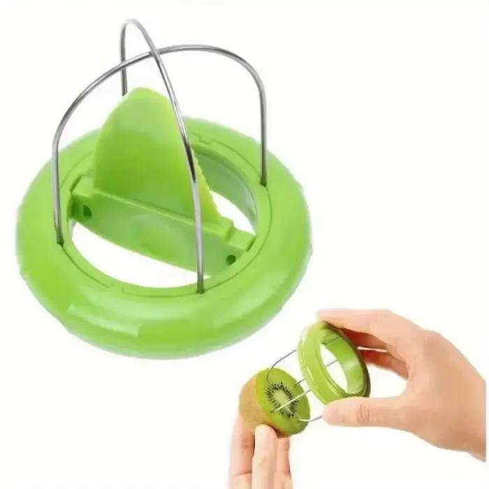 Outil fendu pour éplucher le Kiwi