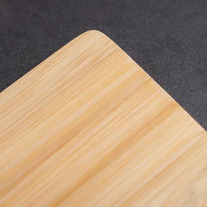 Planche à découper en bambou gravée avec nom personnalisé