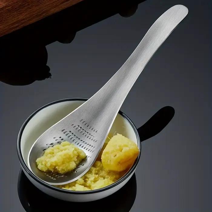 Cuillère de broyeur de râpe de légumes de racine de Fruits de gingembre d'ail d'acier inoxydable pour la cuisine