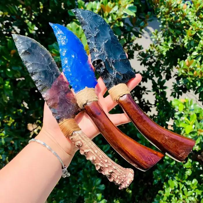 Couteau en cristal d'obsidienne naturelle fabriqué à la main avec manche en bois