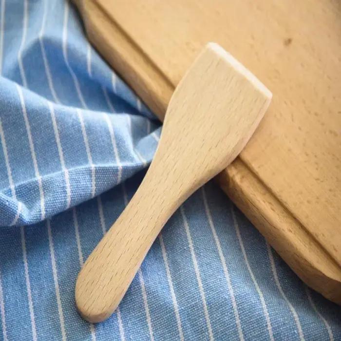 1 Spatule en bois pour raclette et mélange