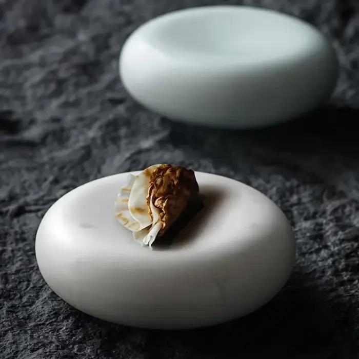 Assiette à collation pré-dîner de style français avec un sens élevé de la nourriture occidentale, petites assiettes exquises et assiettes à dessert créatives