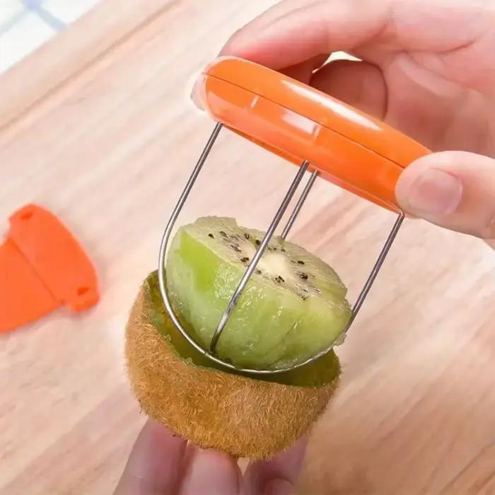Outil fendu pour éplucher le Kiwi