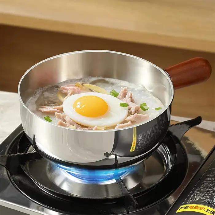 Casserole à lait en acier inoxydable avec poignée en bois pour faire frire des œufs et réchauffer le lait idéale pour les petits-déjeuners et brunchs familiaux