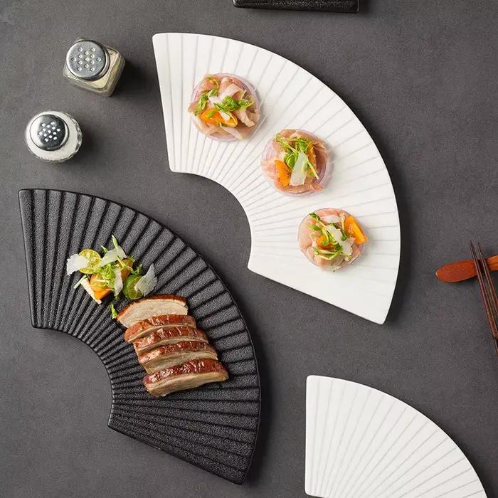 Fan-shaped striped plate