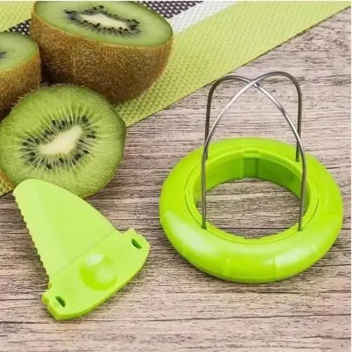 Outil fendu pour éplucher le Kiwi