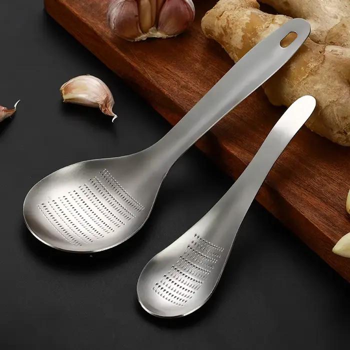 Cuillère à râpe à gingembre en acier inoxydable, cuillères à ail et à gingembre, broyeur de gingembre de cuisine polyvalent pour hacher des Fruits et légumes à l'ail