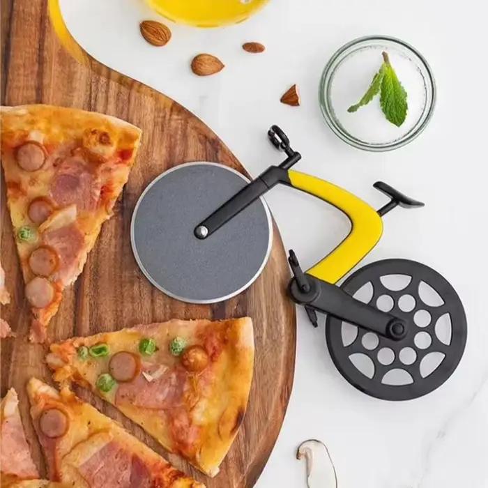 Coupe-pizza créatif en forme de vélo