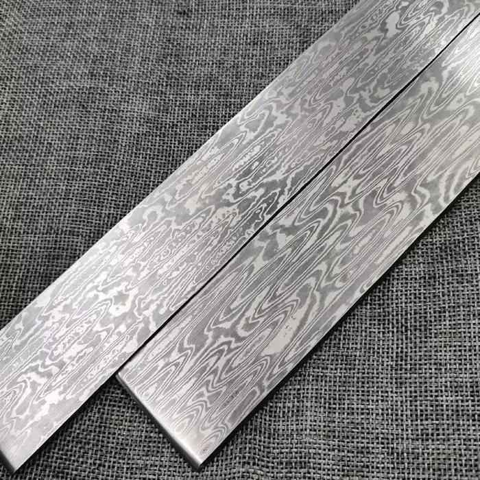 Porte-couteaux en acier damas avec motifs uniques pour cuisine élégante et rangement efficace pour couteaux occassions spéciales et usage quotidien