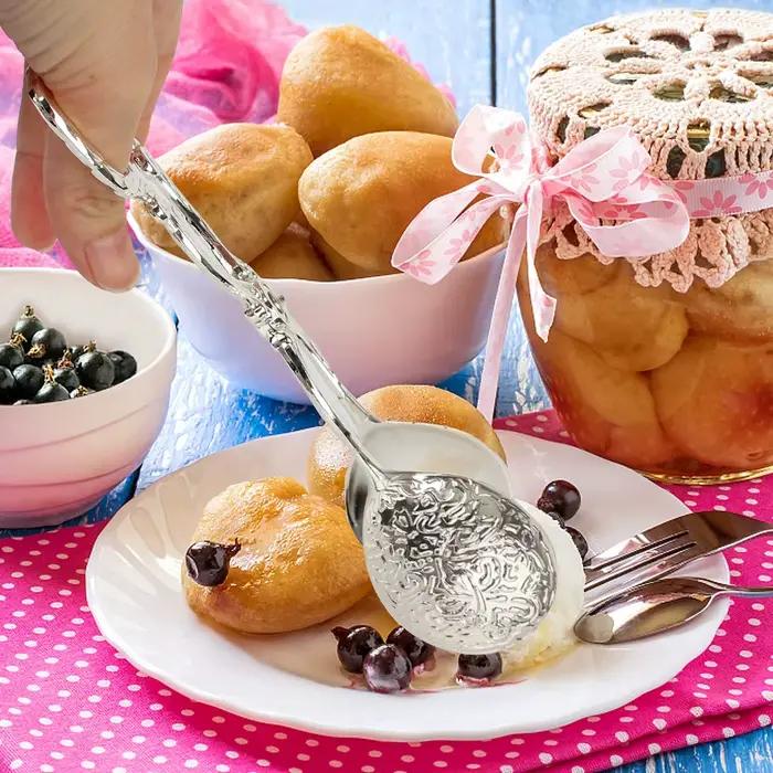 Pince à salade et pâtisserie