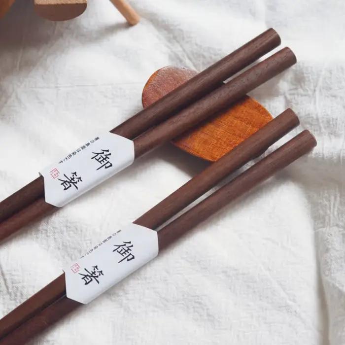 Baguettes japonaises en noyer massif
