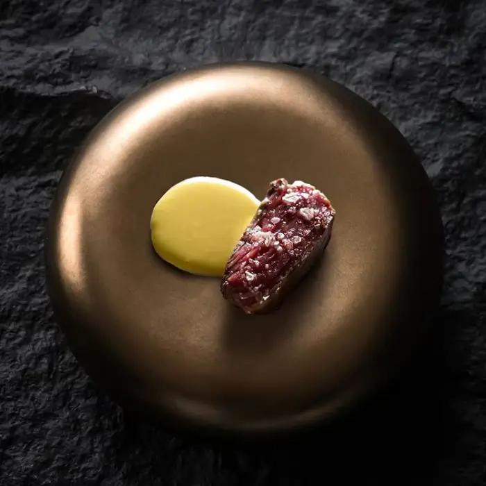 Assiette à collation pré-dîner de style français avec un sens élevé de la nourriture occidentale, petites assiettes exquises et assiettes à dessert créatives