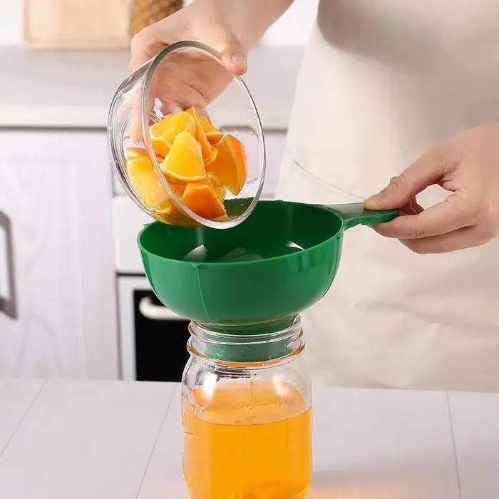 Entonnoir pliable en conserve pour bocaux à large bouche