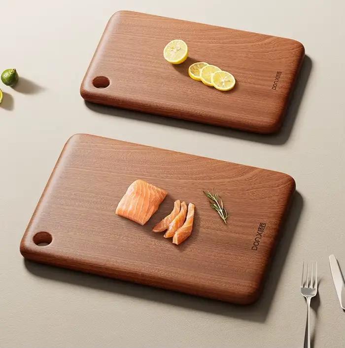 Planche à découper carrée en bois JUSTINLAU