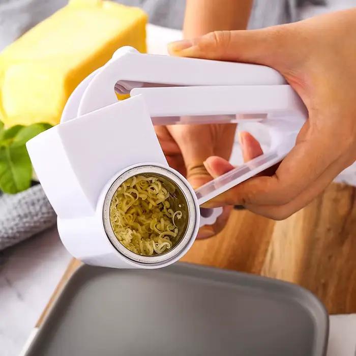 Râpe à fromage rotative multifonctionnelle en plastique gris clair pour la cuisine artisanale et les préparations créatives à offrir pour des occasions spéciales