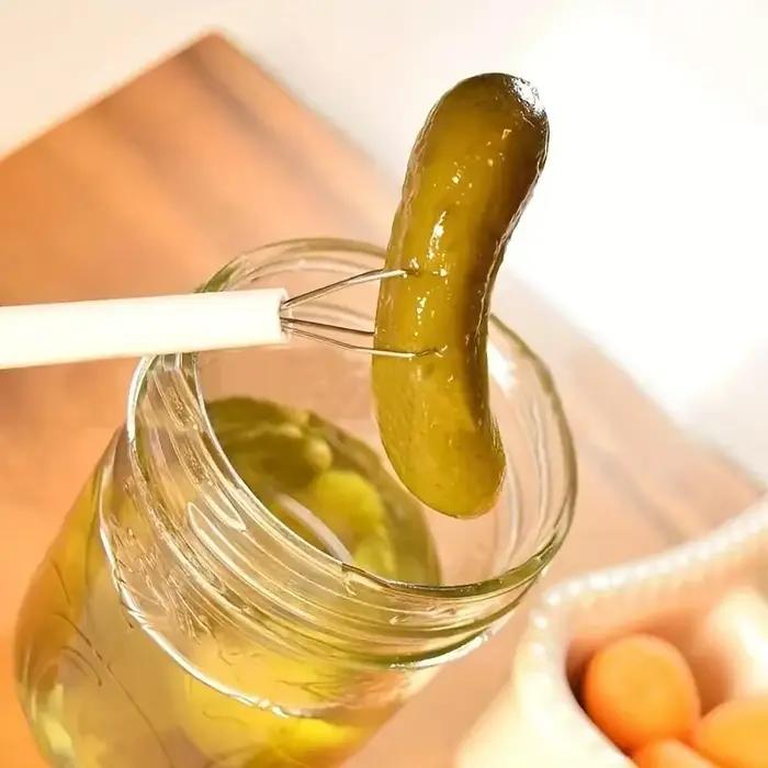 Outil de pincement pour cornichons en plastique – Pince à cornichons sans dégâts avec poignée antidérapante pour cornichons en pot, olives, gadget de cuisine, compatible lave-vaisselle