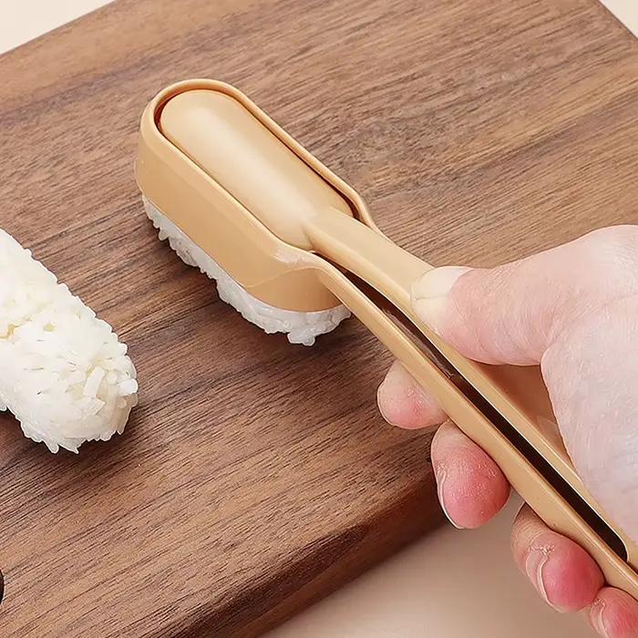Moule rectangulaire pour rouleau de riz et légumes