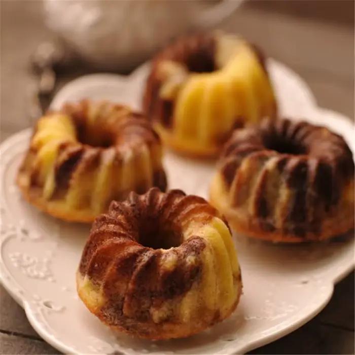Moule à gâteau en silicone avec mini poêles à MSI