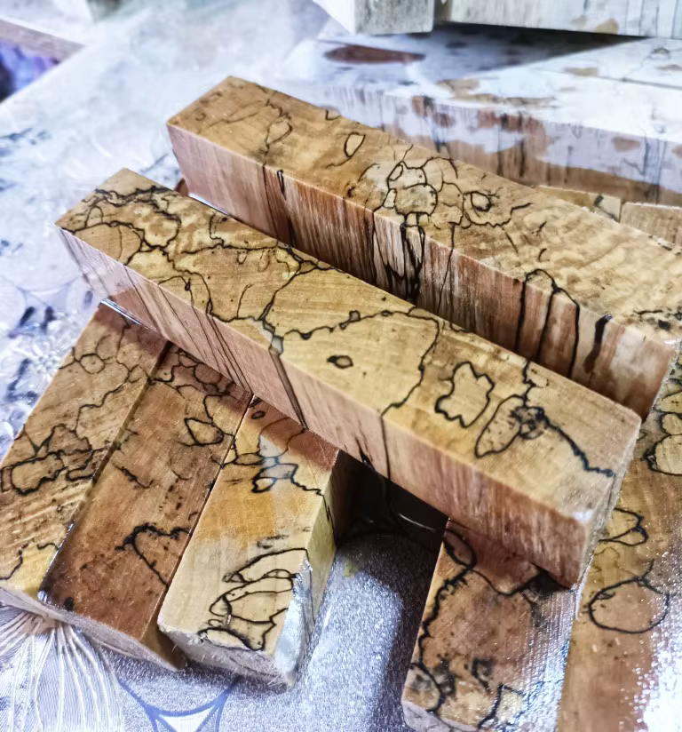 Couteau en bois d'érable à motifs 12.5x2x2cm, matière première solide, couteau de cuisine en bois su