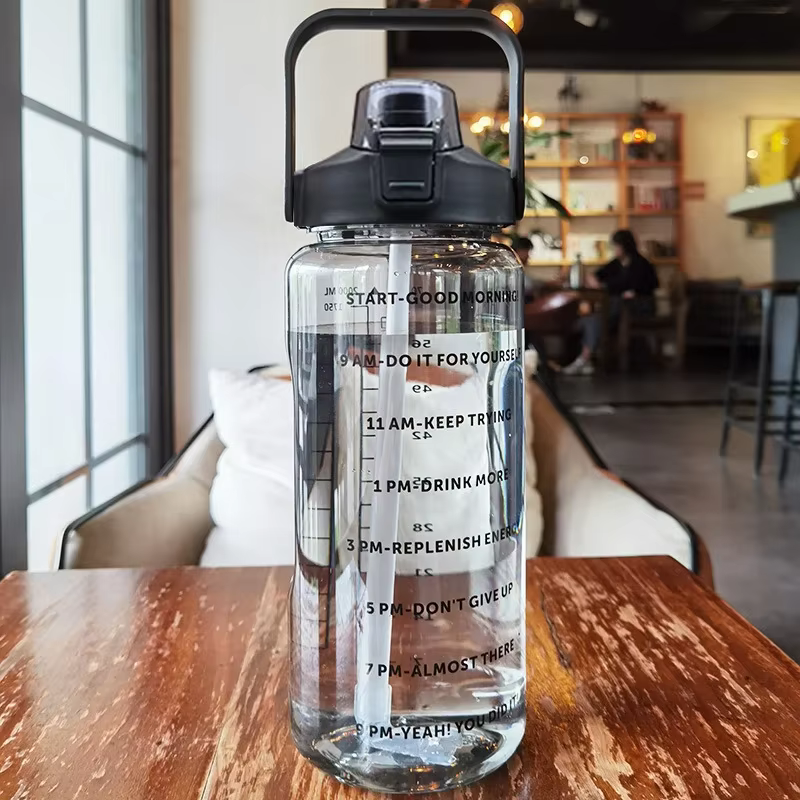 Bouilloire en plastique de 2 litres, grande bouteille d'eau de voyage Portable avec paille, tasse de